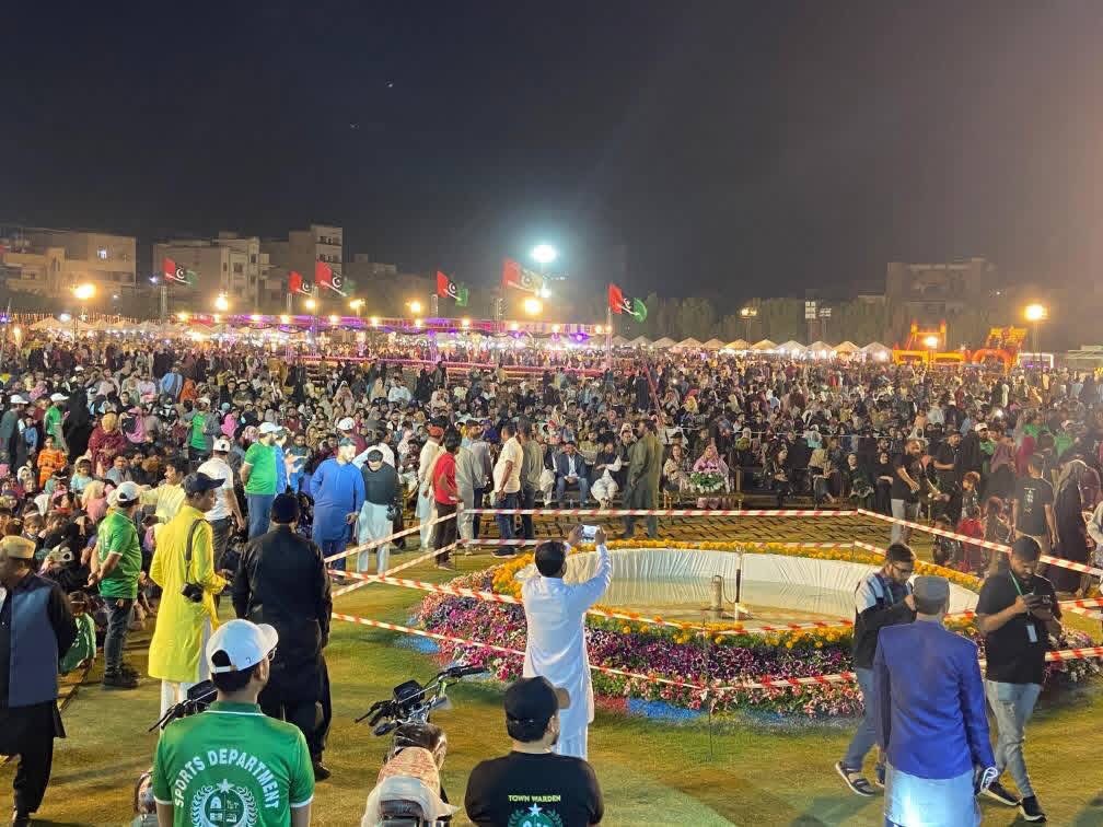 invitesbysunni's tweet image. It's Day 8 of the Korangi Festival Karachi and you can see the crowd. #Kudos to PPP &amp;amp; Sindh govt Now, everyone who can't afford outings can go to these festivals free of cost. Such a good initiative by PPP Sindh Govt 
@BakhtawarBZ  @AseefaBZ