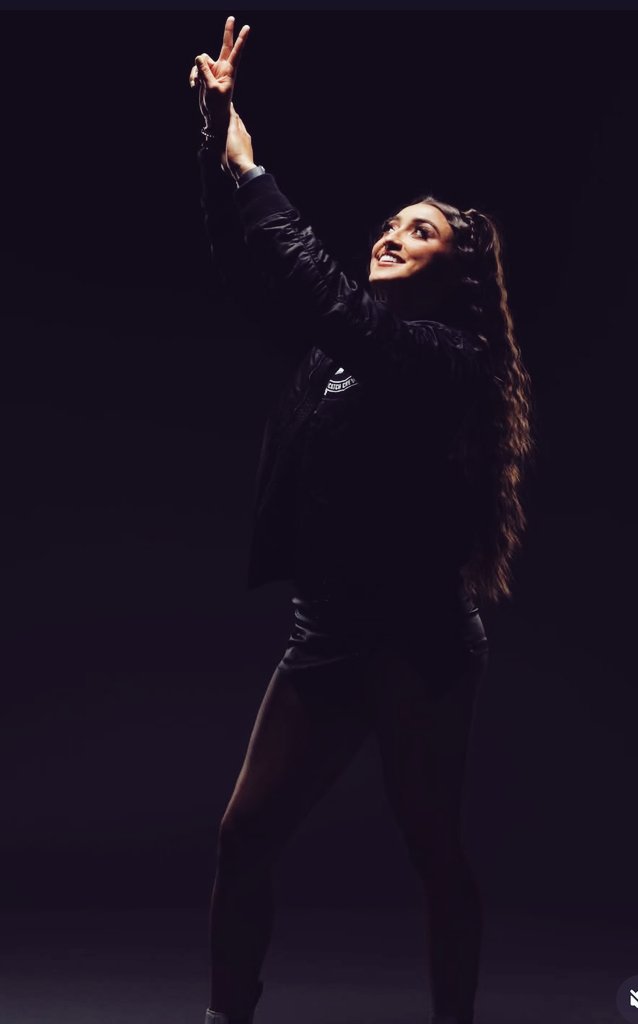 Z A R I A H tweet media