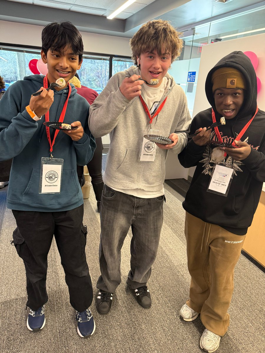 FultonCoSchools's tweet photo. Students from Liberty Point ES, Roswell HS, Northview HS, Global Impact Academy HS, and Taylor Road MS participated in today’s Student Choice Food Challenge helping decide which new recipes could make it onto future school menus. #FCSnews #studentchoice #FCSnutrition https://t.co/NyQobwkFuN
