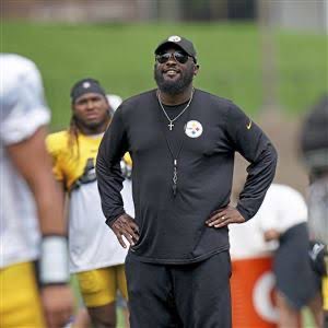 sandropacheco71's tweet image. In December 2025, #BenRoethlisberger suggested that it was "clean-house time" in #Pittsburgh, while #JamesHarrison notably said he never considered #MikeTomlin a "great coach."
Former and current #PittsburghSteelers players seemingly supported #JoeyPorter's comments on