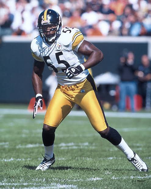 sandropacheco71's tweet image. In December 2025, #BenRoethlisberger suggested that it was "clean-house time" in #Pittsburgh, while #JamesHarrison notably said he never considered #MikeTomlin a "great coach."
Former and current #PittsburghSteelers players seemingly supported #JoeyPorter's comments on