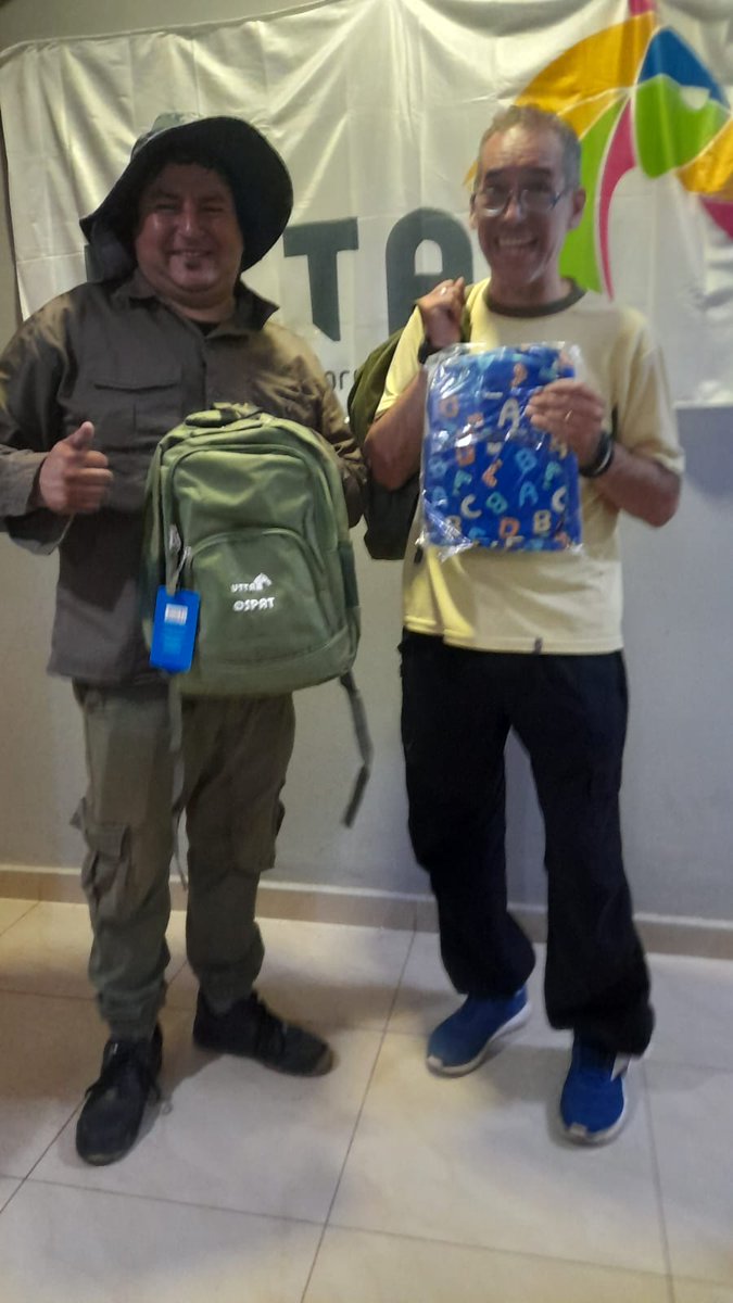 UTTAturfyafines's tweet photo. En la #UTTA acompañamos a nuestras familias en cada etapa. Hoy entregamos mochilas escolares a hijos e hijas de afiliados, reafirmando nuestro compromiso con la educación como herramienta de futuro.
#BeneficiosSociales #Educación #FamiliaTurf https://t.co/Zd1rUCMnqk