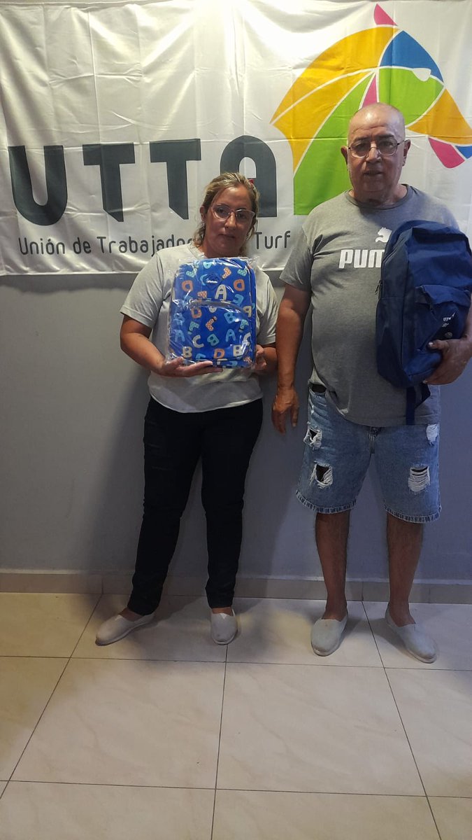 UTTAturfyafines's tweet photo. En la #UTTA acompañamos a nuestras familias en cada etapa. Hoy entregamos mochilas escolares a hijos e hijas de afiliados, reafirmando nuestro compromiso con la educación como herramienta de futuro.
#BeneficiosSociales #Educación #FamiliaTurf https://t.co/Zd1rUCMnqk
