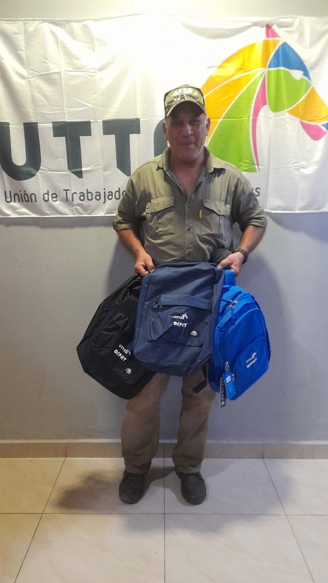 UTTAturfyafines's tweet photo. En la #UTTA acompañamos a nuestras familias en cada etapa. Hoy entregamos mochilas escolares a hijos e hijas de afiliados, reafirmando nuestro compromiso con la educación como herramienta de futuro.
#BeneficiosSociales #Educación #FamiliaTurf https://t.co/Zd1rUCMnqk
