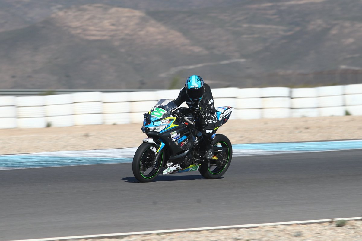 ChloeGleeson25's tweet photo. When you spot the cameraman @MattSaylePhoto during the @NoLimitsOnTrack euro & give a cheeky little wave as you go past ๐ ๐
#wintertesting #fun #spain https://t.co/CSJbmYJPBC