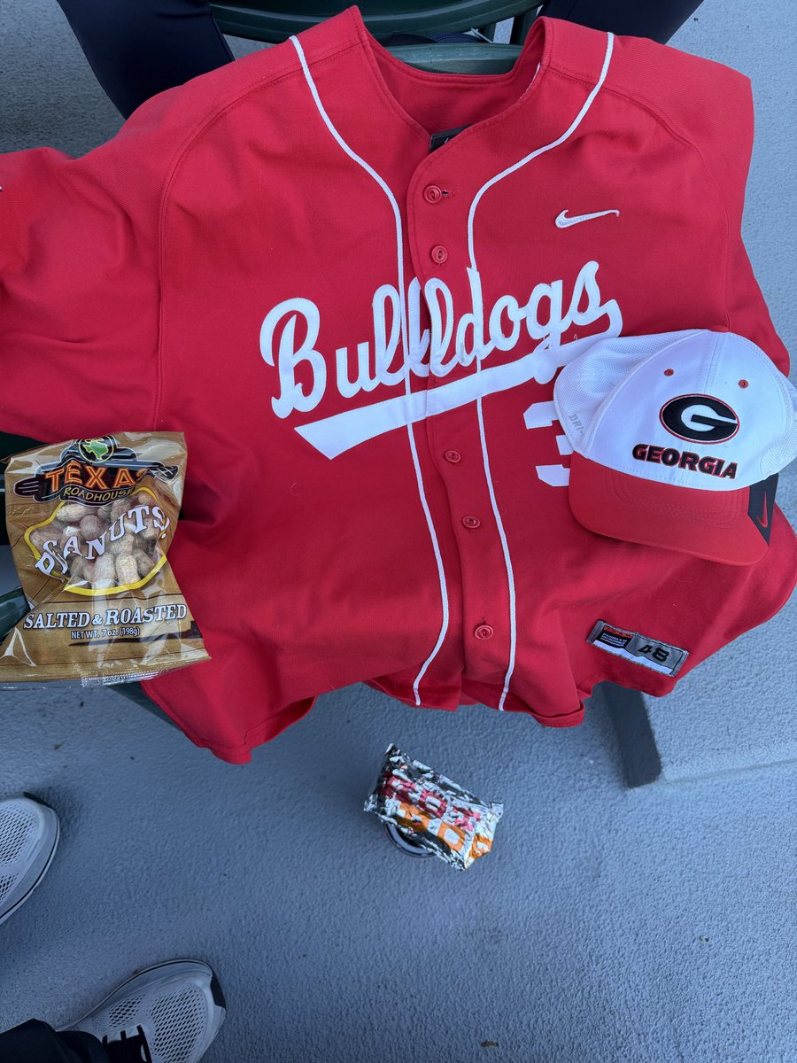 SeanMcGarity's tweet photo. @jeffdantzlertv @djohnstonuga Wild Pitch is a run. Go Dawgs! https://t.co/B8C6qaQu6t