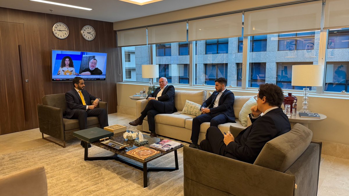 S. Ex.ª Cônsul-Geral, Abdalla Shaheen, recebeu no Consulado-Geral o Sr. Omar Hamaoui, presidente do Conselho Empresarial Brasil–Emirados Árabes Unidos (Brazilian Business Council UAE), e o Sr. Firas Hamaoui. A reunião tratou de temas relacionados ao ambiente de negócios,