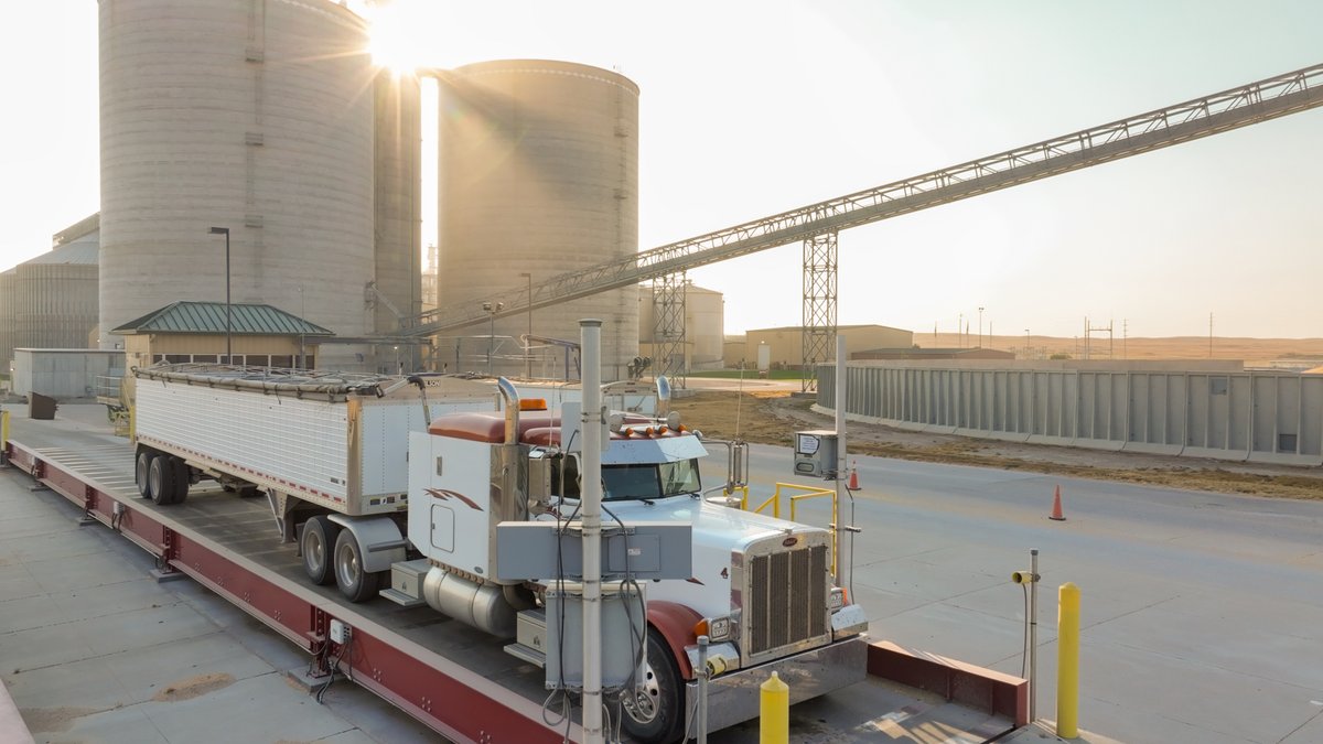 KAAPALLC's tweet photo. Roses are red, violets are blue,
Renewable fuel starts with you!⛽️🌹 https://t.co/Edm3ZWIdXt