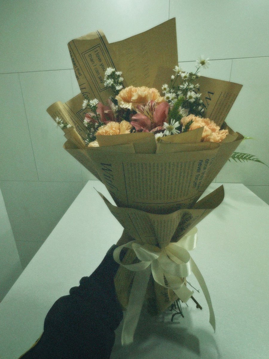 aizzzcube's tweet photo. He just did it. 🥺 Went straight from his work to mine. Thank you 💗 https://t.co/5QS7nKkcrF