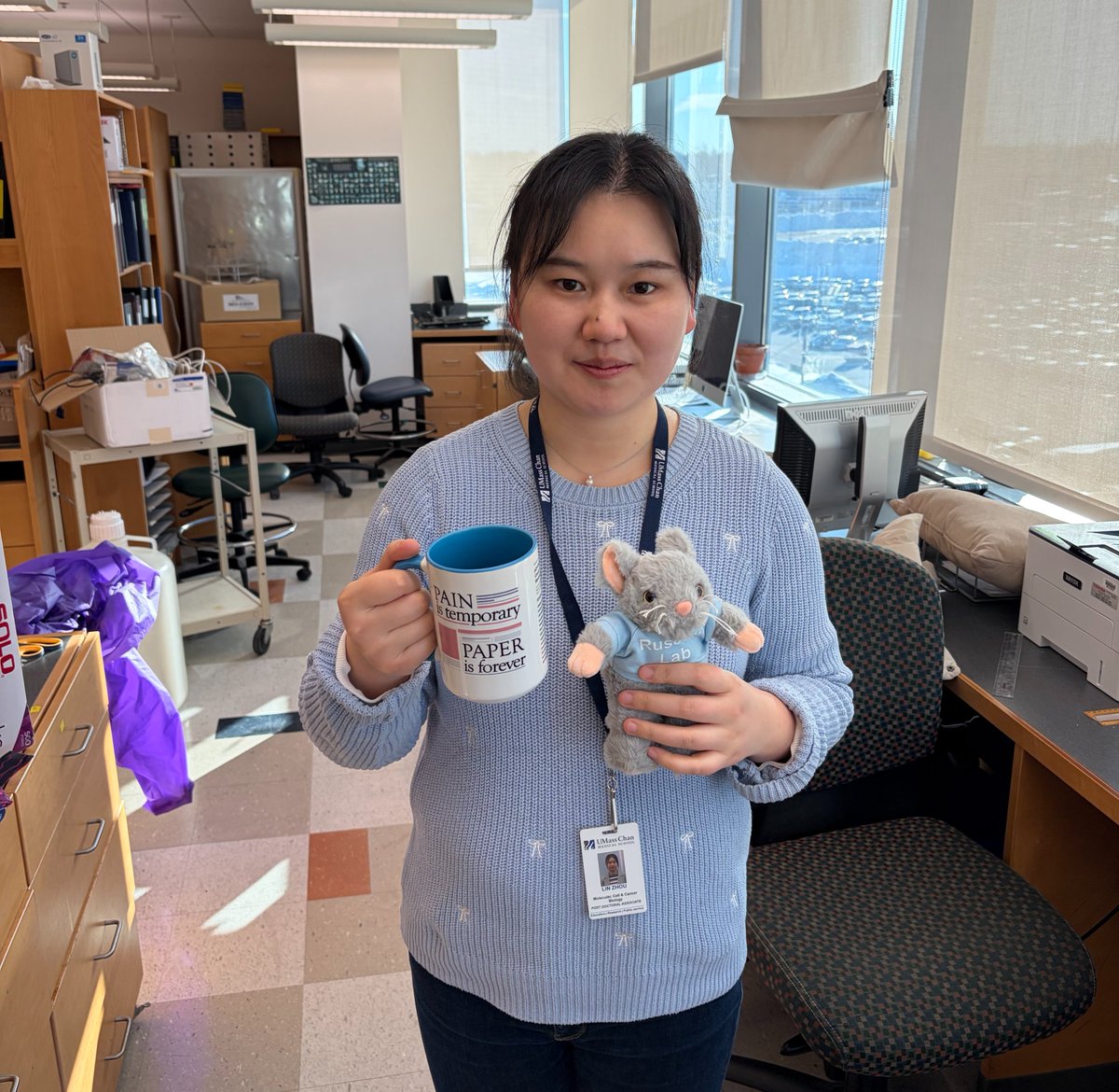 Marcus_Ruscetti's tweet photo. Today was a bittersweet as we said farewell to a great scientist and lab member, @linzhou0515. I am so proud of what you accomplished in the lab. Your research has fundamentally changed the way we conceptualize senescence in cancer. Best of luck in your next journey with @Zihai! https://t.co/H535fv68Nm