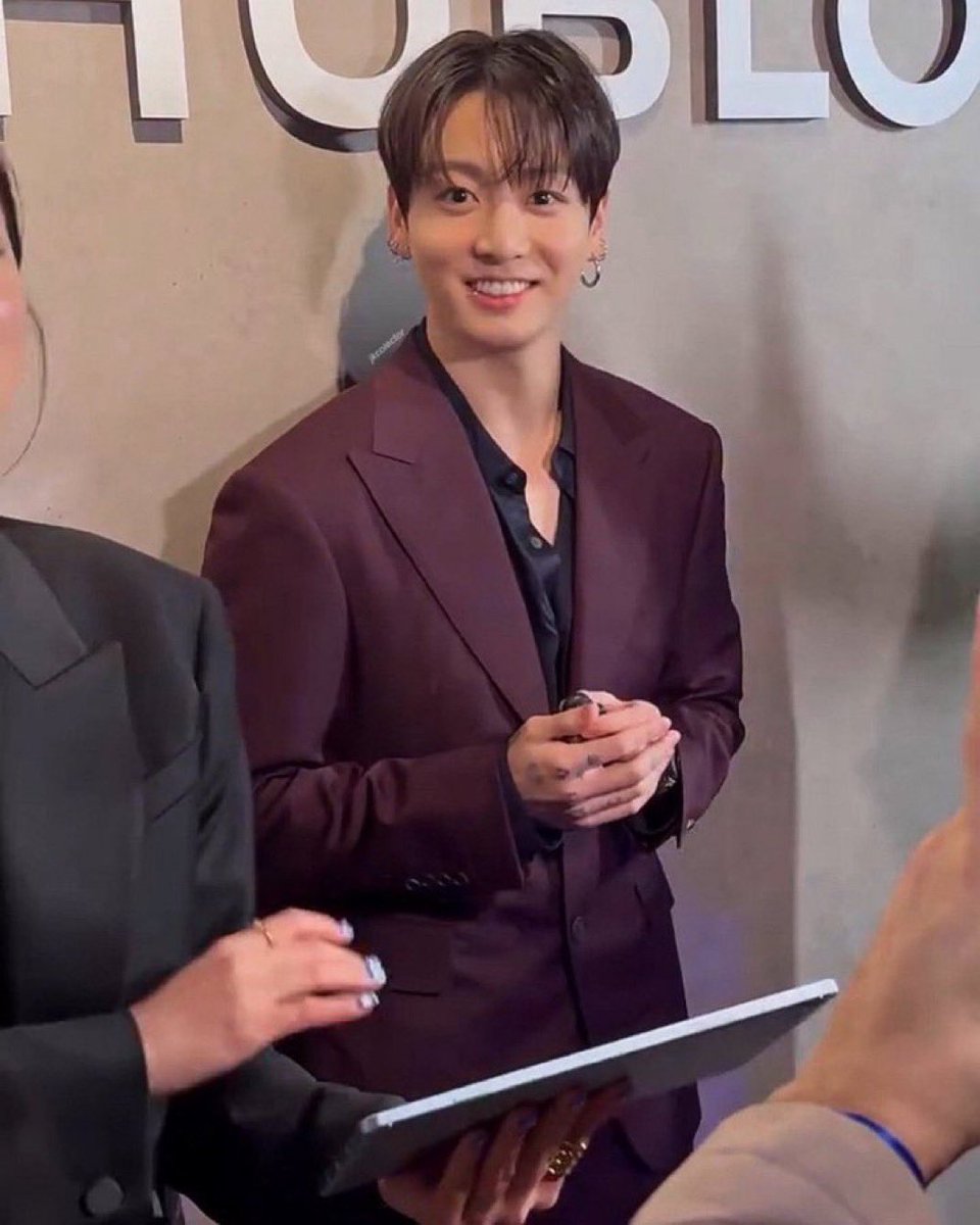 koogifs's tweet photo. i love these genre of jungkookie pics that i call employee of the month https://t.co/lBfVRmJ9dr