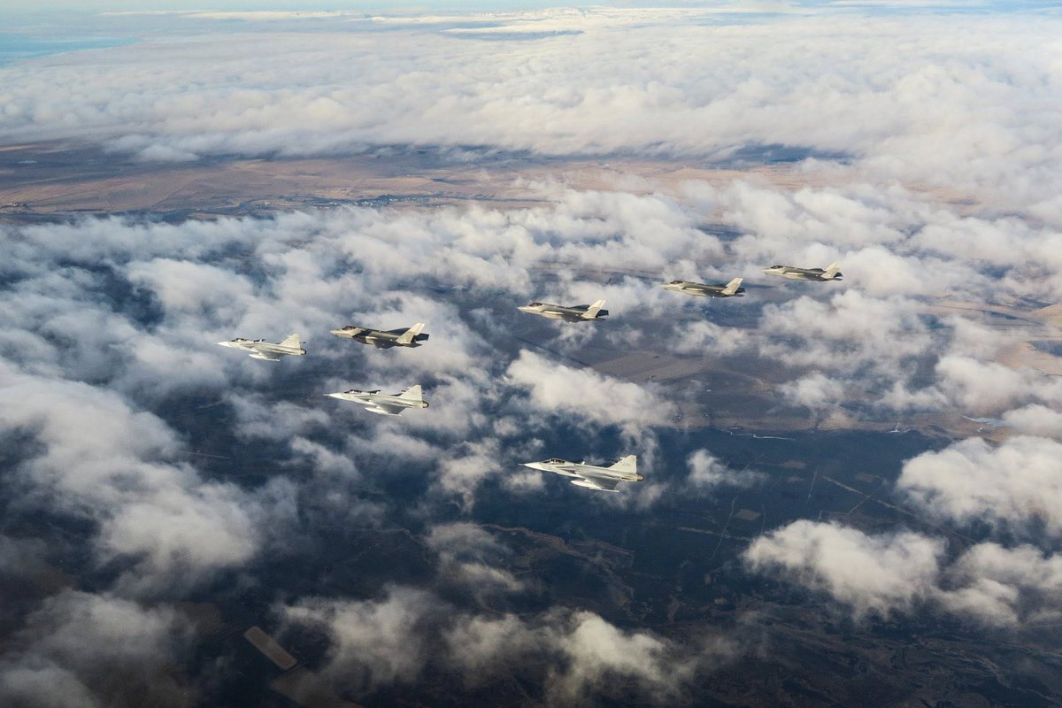 GripenNews's tweet image. #Arctic Sentry #NATO

"Allies Denmark and Sweden perform integration flight"

Faroe Islands
Iceland

Photos: Dyrholm, Danish Defence &amp;amp; Swedish Armed Forces
#Gripen #F35

ac.nato.int/archive/2026/n…