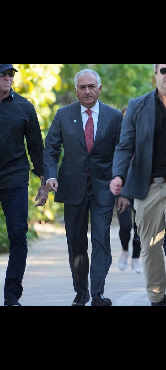 سه مرد
سه اسطوره
آنها هرگز مردمشان را نامید نکردند
#جاويد_شاه‌