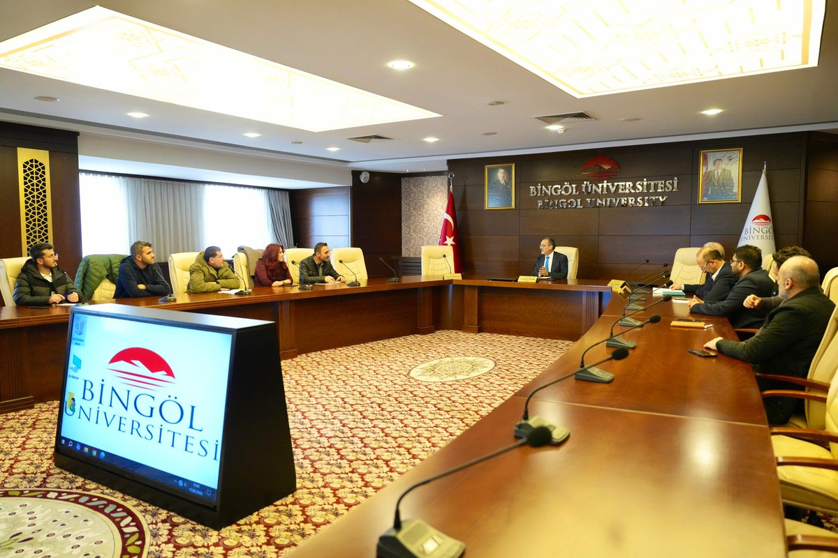 Ahmet_Denge_'s tweet photo. Bingöl: Tarih, Kültür ve Medeniyet Sempozyumu hazırlık toplantılarımızın üçüncüsünü Rektör Hocamız @ercelik2000 başkanlığında gerçekleştirdik.
Üniversitemiz ve Bingöl Gazeteciler Cemiyeti işbirliği ile gerçekleştirilecek sempozyum, Bingöl’ün tarihsel derinliğine ışık tutacak. https://t.co/4aVfj0RXO5