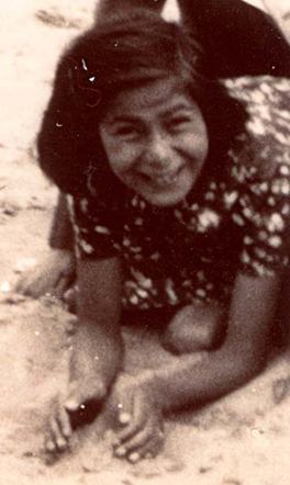 Mazelit_'s tweet image. 100 years ago today — Miss. Haya Mikulinsky — a Jewish girl, was born in Tel Aviv.

After moving to Amsterdam, her parents watched with horror as Hitler rose to power. 

Haya's was kidnapped by Nazis to Auschwitz in 1942.

According to Digital Joods, her entire family perished🎗️