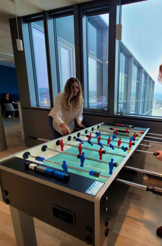 Не играла в кикер со времен тусовок на Думской в баре Дача.  А руки то помнят!