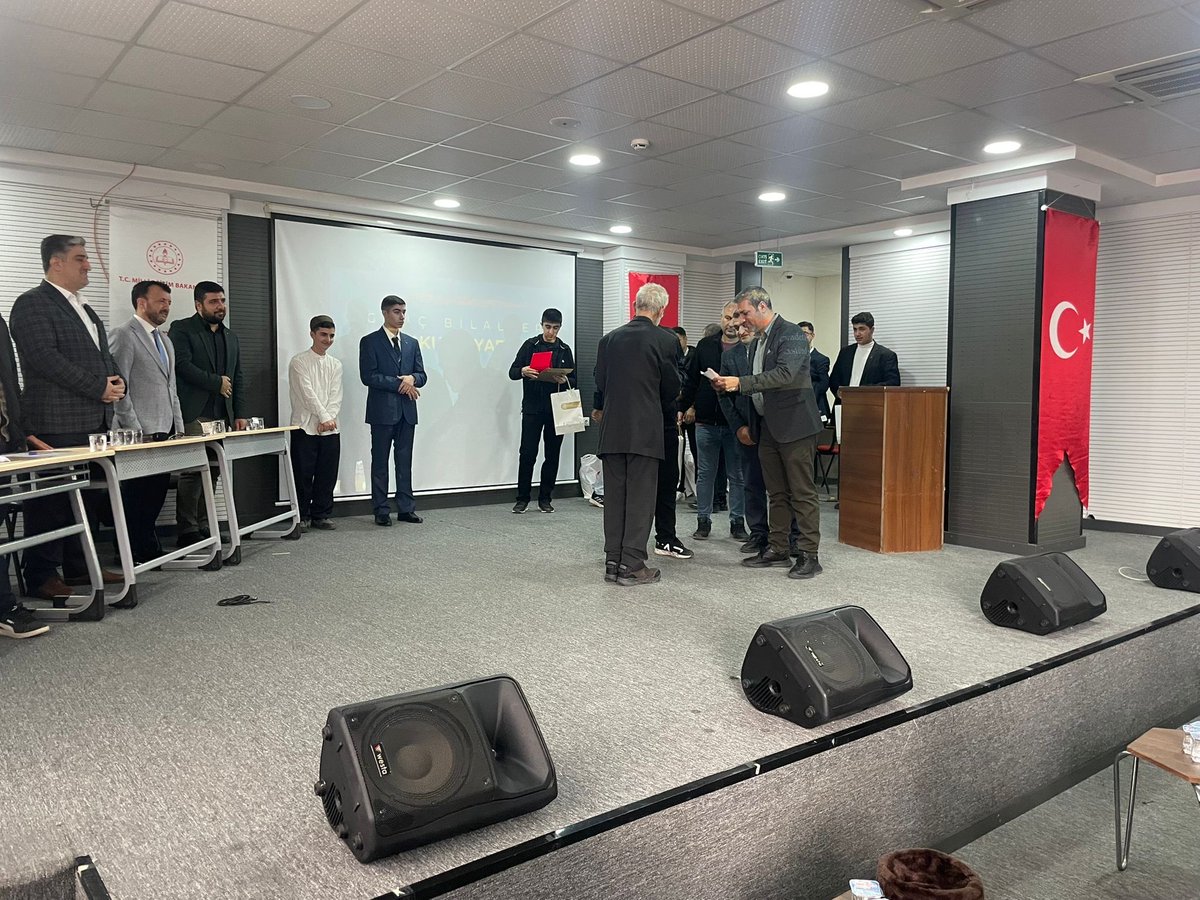 Din öğretimi şubesinin düzenlediği mesleki yarışmalar kapsamında okulumuz öğrencilerinden Yusuf GÖGERCİN genç Bilaller ezan okuma yarışması kapsamında il birincisi olmuştur <a href="/husamettin_atli/">Hüsamettin ATLI</a> <a href="/SaidMuhammedY/">Muhammed Said YAĞIZ</a> <a href="/sadoglu_salih/">Salih Sadoğlu</a> <a href="/meb_dinogretimi/">MEB Din Öğretimi Genel Müdürlüğü</a> <a href="/Yusuf__Tekin/">Yusuf Tekin</a>