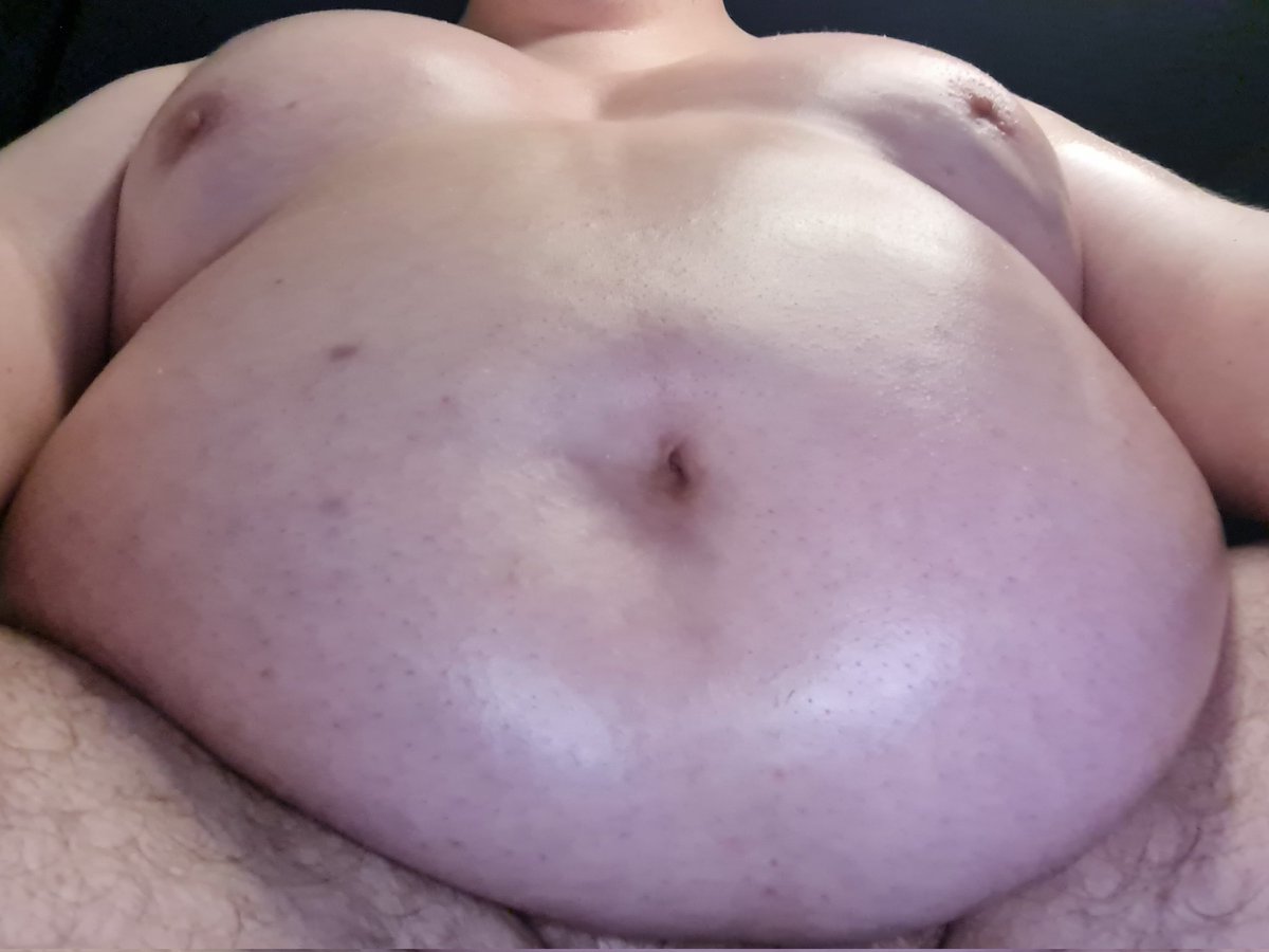 oshapup's tweet photo. Your view if you get on your knees and rub this gut 😈 https://t.co/kfJZqzT6iJ
