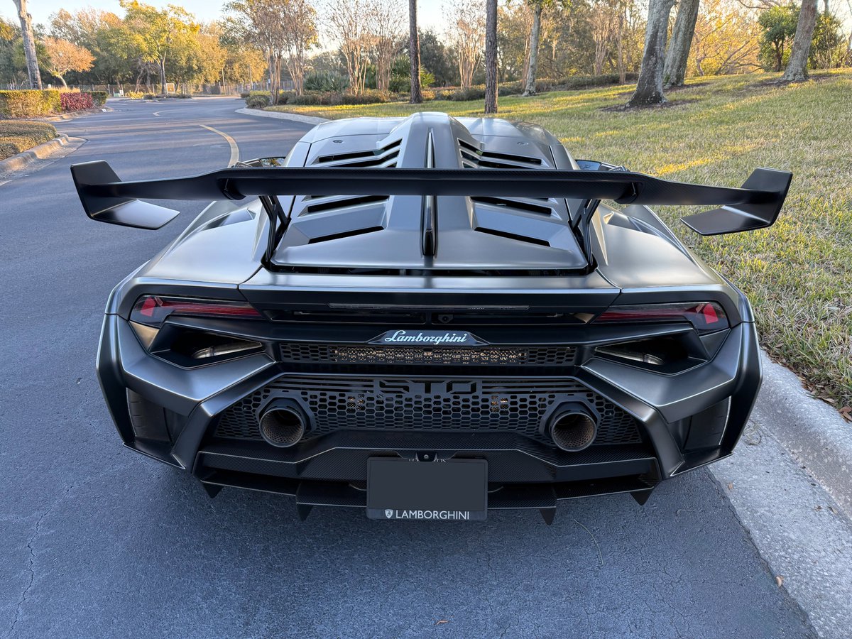Kempf_live's tweet photo. Lamborghini driven without pedals.
We adapted this Lamborghini Huracan STO for its owner who can no longer use his legs — giving him back full control and independence.
With the DARIOS digital accelerator ring and main right-hand brake, he’s able to drive again with both hands on the wheel.
More info: https://t.co/uvxRcj7Dht