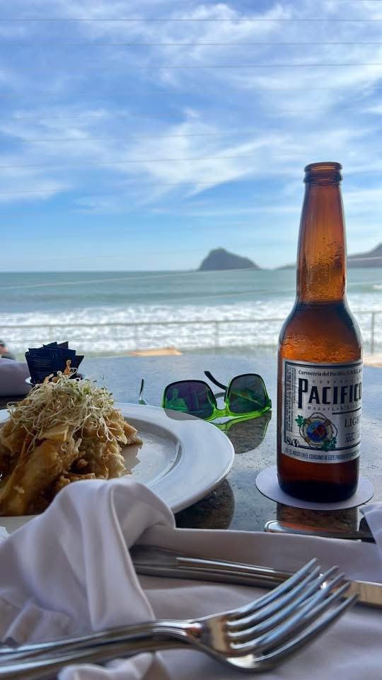 Ya en Mazatlán háblense quién anda por acá para hacer tratos..! Victoria Secret’s entregas