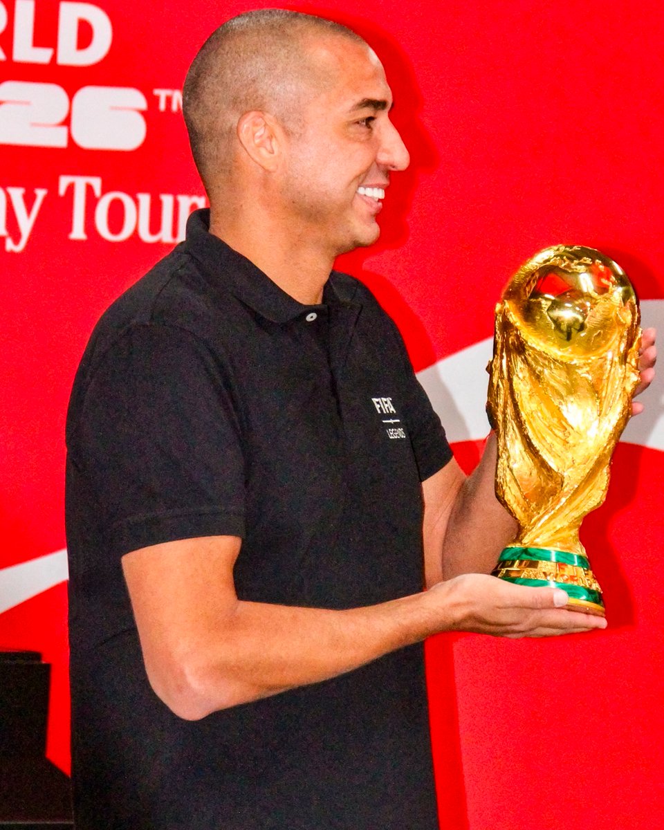 🏆🇫🇷¡El Campeón del Mundo en Francia '98, David Trezeguet, presenta la Copa del Mundo en 🇬🇹Guatemala, durante el Tour previo al Mundial de 2026!

#FIFAWC