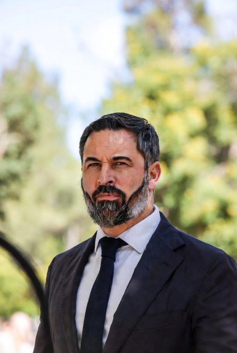 Yo Rosa orgullosa de ser Española🇪🇸💚❤️💛❤️👑✝️ tweet media