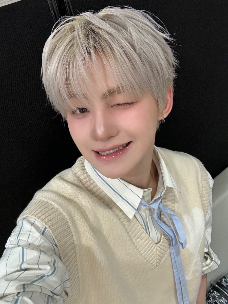 ❦ : ̗̀➛ WEVERSE Première performance de 'nice to see you again