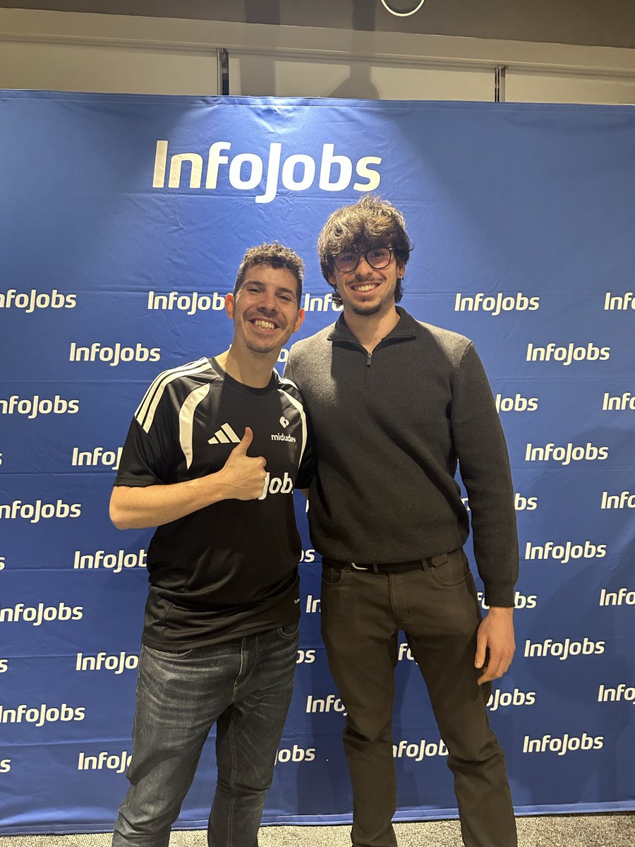 marclorennzo's tweet photo. Día 18 de #100DaysCoding

Hoy la verdad que no he tocado el PC, pero es por un buen motivo. He ido a la quedada de @midudev en las oficinas de InfoJobs en Barcelona. Ha hecho un eventazo, ha estado super entretenido y he tenido la oportunidad de hablar un poco con el https://t.co/fzadi12QqA