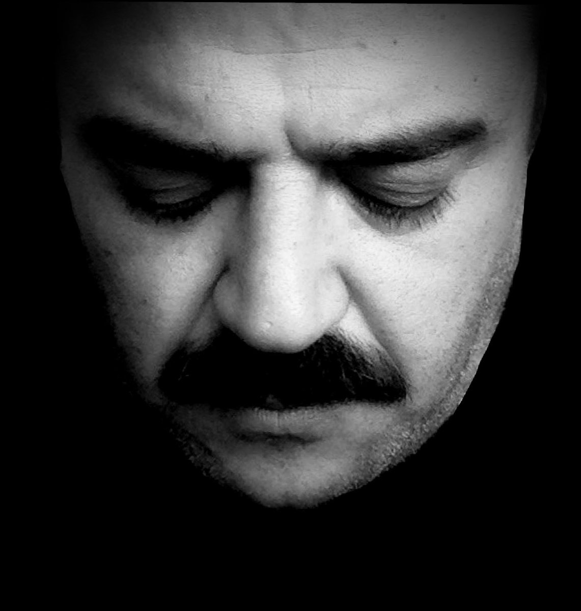 ~    İki Temiz Lokma Yiyip    ~
         Bir Kaç Dost Edinip 
    Gidecektik Bu Diyardan
Ama Omadı.,Olmadı Be Usta…
#GeceyeBirSöz 
#hayırlıvakitler