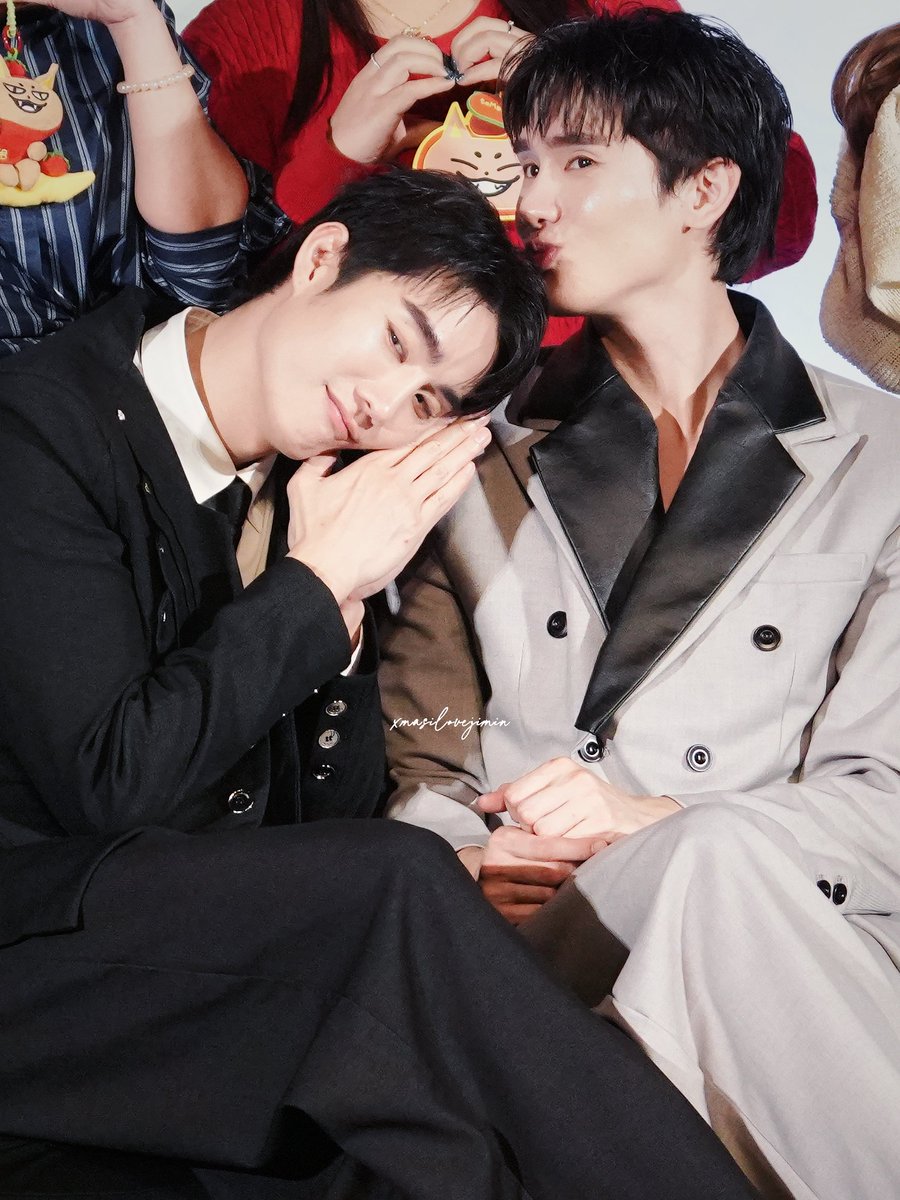 นี่ก็จะเติมแต่ป๋าอยู่อย่าง 5555555

FORCEBOOK MOS FINAL EP
#MelodyOfSecretsFinalEP
#forcebook  #ฟอสบุ๊ค ⦮ ⦯Ი𐑼⋆
#fforce_ 🦊 #kasibook 🍅