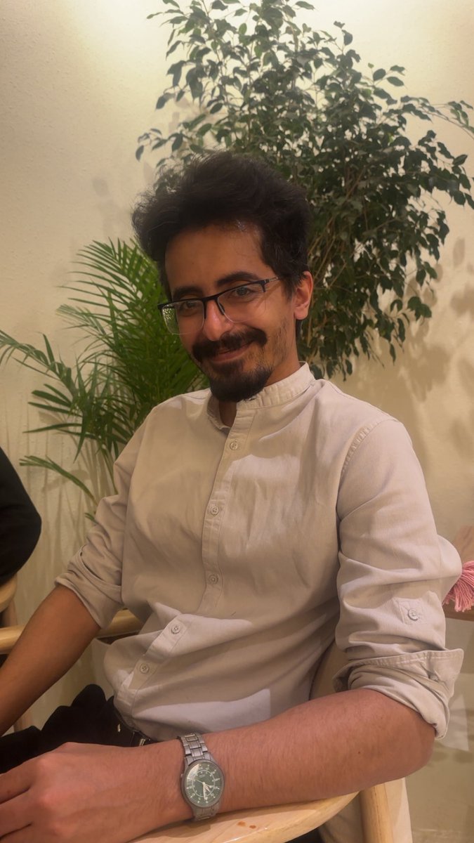 A8FC_OLL's tweet image. كان لي الشرف بمقابلة فارس الخليفي ، جداً نقاش ممتع ورائع وأستفدت منه كثير جداً ما شاء الله تبارك الله بعلمه وثقافته الكبيره بالمشاريع والأختراعات ، أفضل شخصية عرفتها بعام 2026 بلا شك ❤️ .