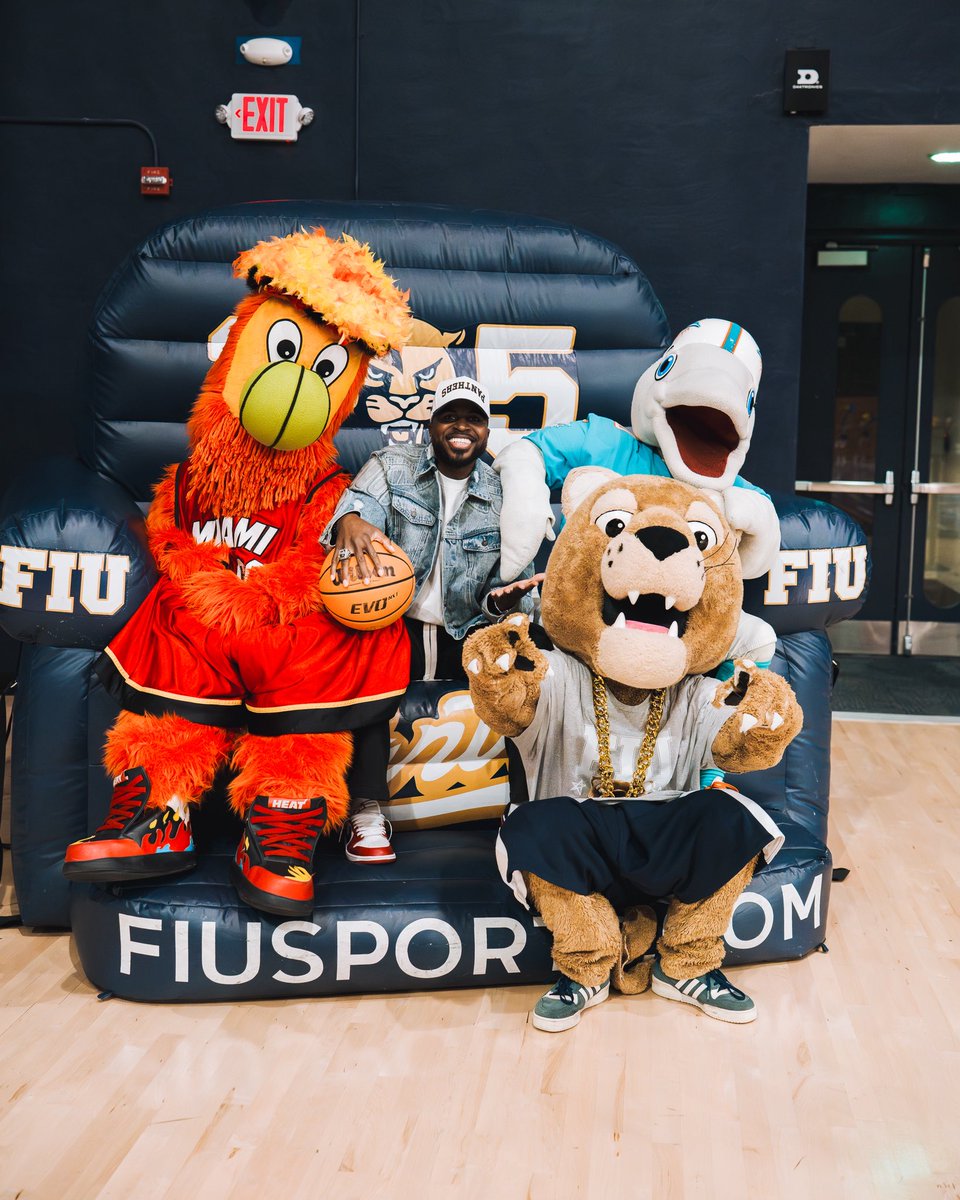 FIUAthletics's tweet photo. DJ M DOT 🤝 friends

@iamdjmdot https://t.co/HqkIhwjRRP