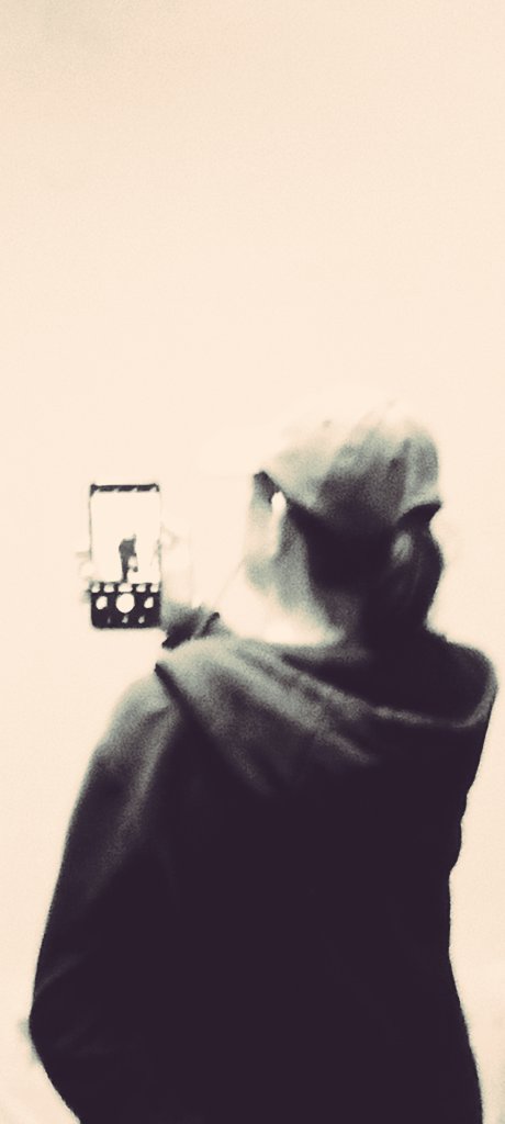 Çünkü benim hiç bir yönüm insanların kendileriyle bağdaştırabileceği türden değil.