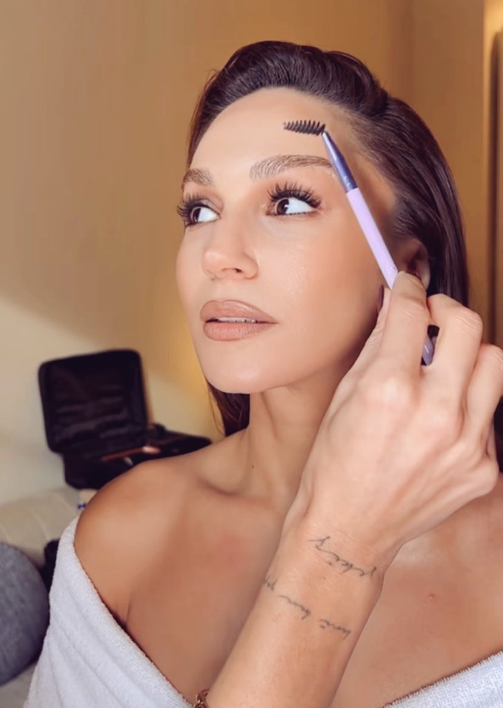 Güzelliğinden gözlerimi alamıyorum