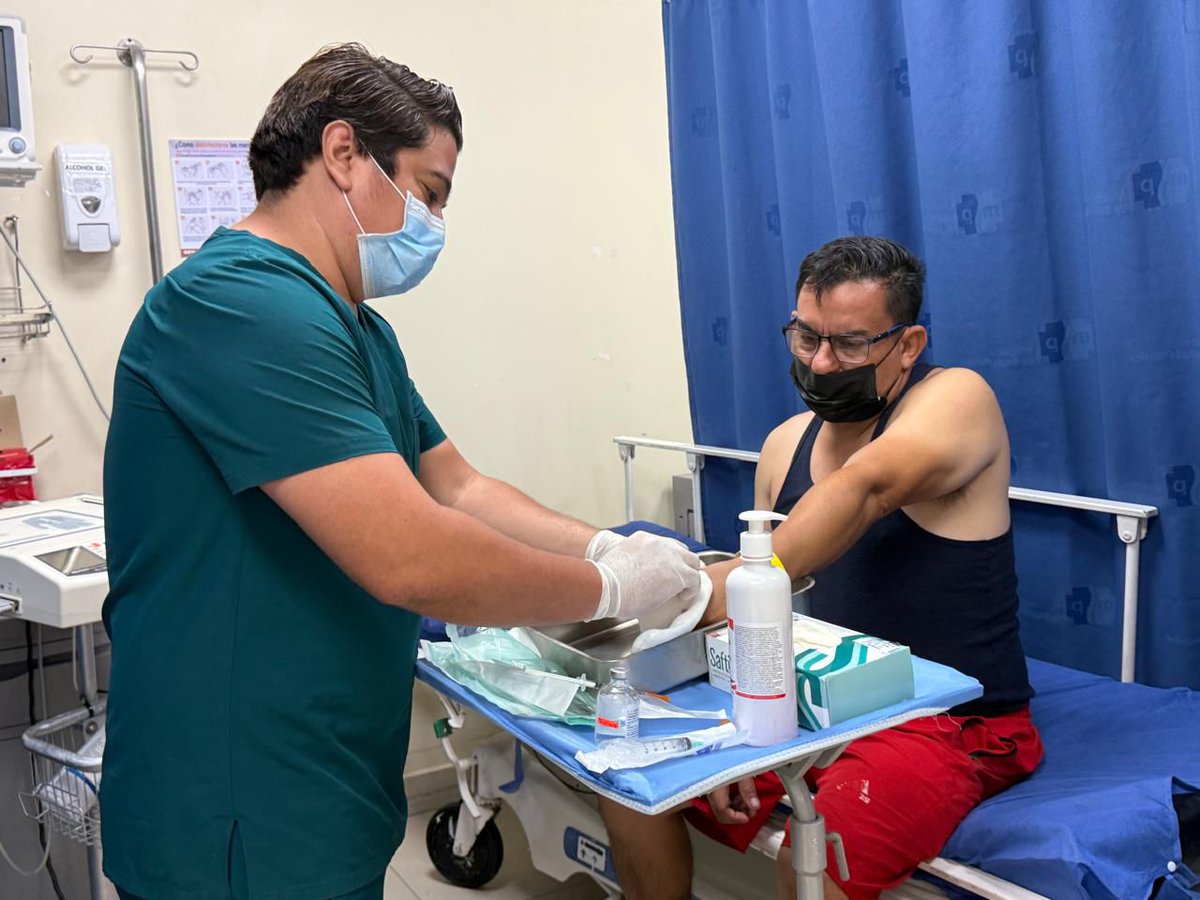 Salud_Guayas's tweet photo. .@XimenaStay, autoridad del #HospitalMarianaDeJesús 🏥, realiza un recorrido para constatar el adecuado flujo de atención en las áreas de Emergencia y Hospitalización, garantizando servicios de salud oportunos y de calidad para nuestros usuarios.

#ElNuevoEcuador https://t.co/GuLyF9OEHU