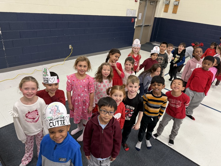MrHarrisEE's tweet photo. Kindergarten Party. https://t.co/A5nQN2yoVO