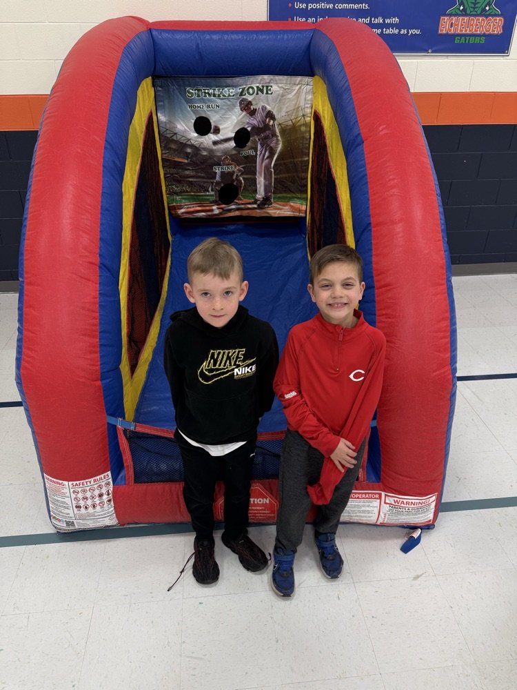 MrHarrisEE's tweet photo. Kindergarten Party. https://t.co/A5nQN2yoVO