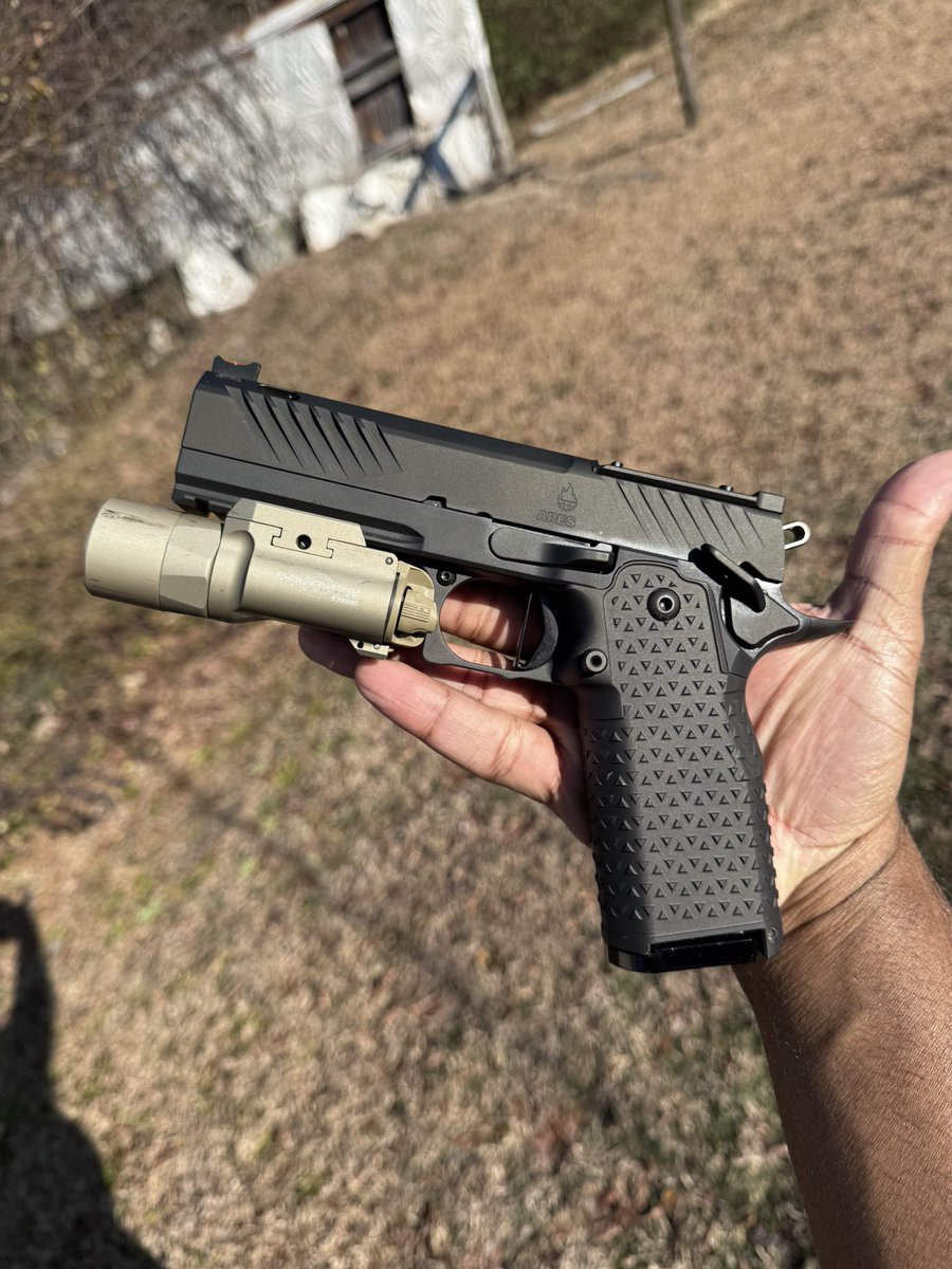 xBRODIEx's tweet photo. Atlas Ares prolly one of my most expensive purchases yet but I love this thing #9mm #atlasgunworks @AtlasGunworks #edc https://t.co/e12dnKBluh