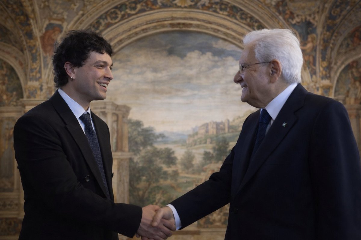 Leogassofficial's tweet image. Oggi siamo andati a salutare il Presidente🌻💛 un grande onore! Grazie Presidente, ci vorrebbero più persone come lei🫂 -11 a #Sanremo2026