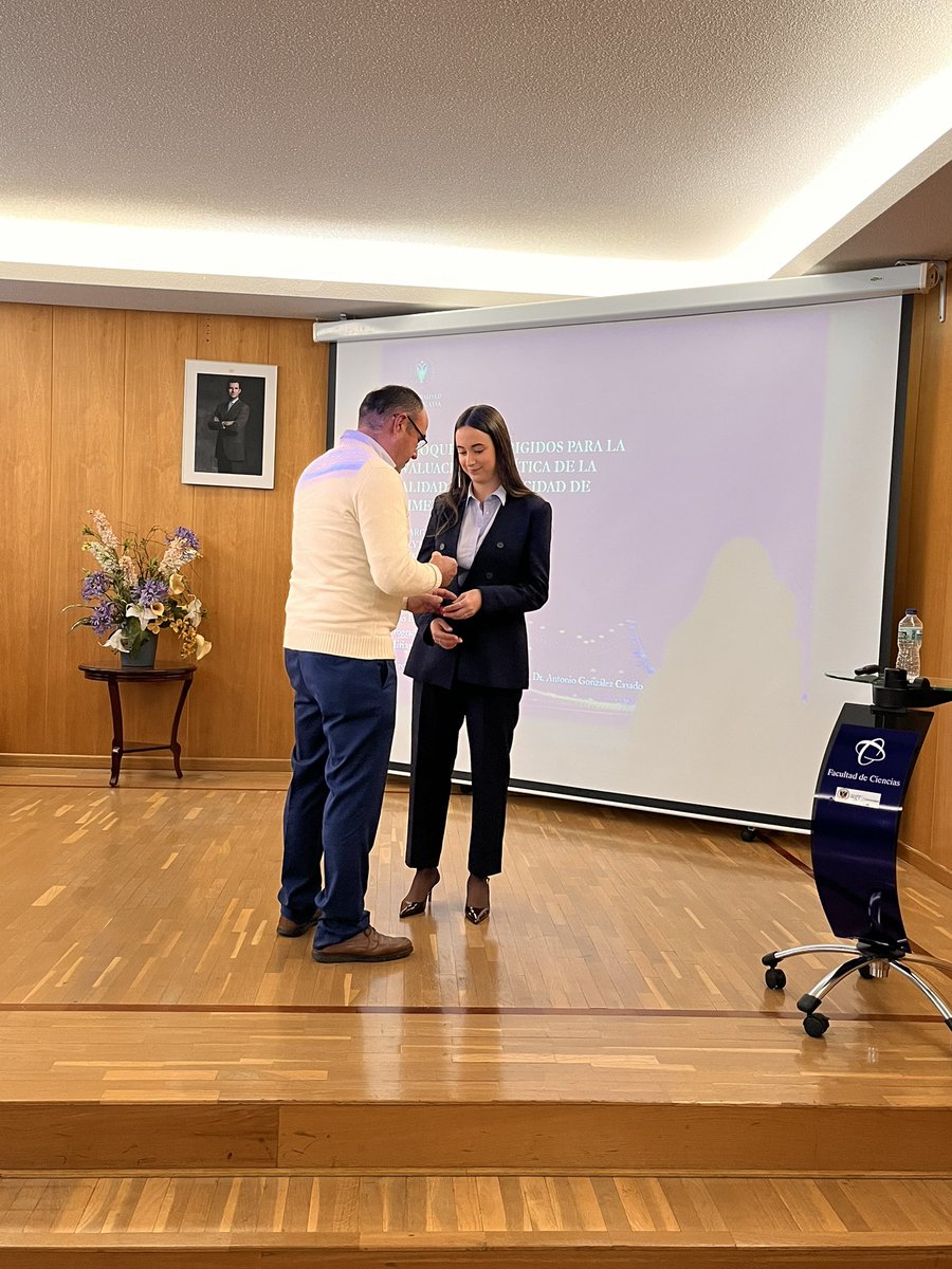 AMcarvelo's tweet photo. We’re proud to share that we have a new PhD in the group! 🎉 Huge congratulations to Dr. @medinagarcia_m for her outstanding work over the years and a fantastic thesis defense. Wishing you all the very best in this next chapter . The future is bright! 👩‍🎓✨ https://t.co/f284JiaDJZ