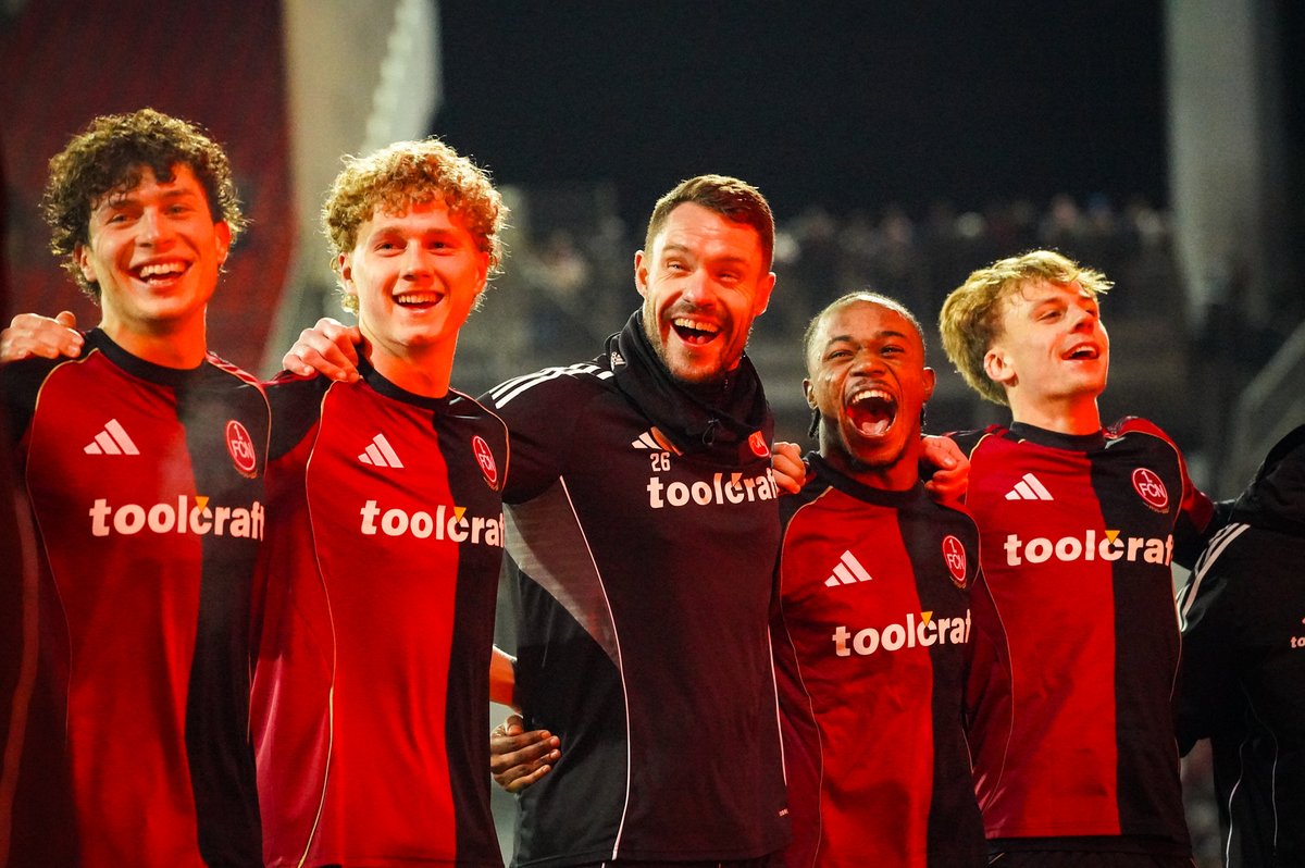 1_fc_nuernberg's tweet image. Laut war's, schee war's. Ihr wart wieder mal überragend, Club-Fans! 🔴⚫

#fcn I #FCNKSC