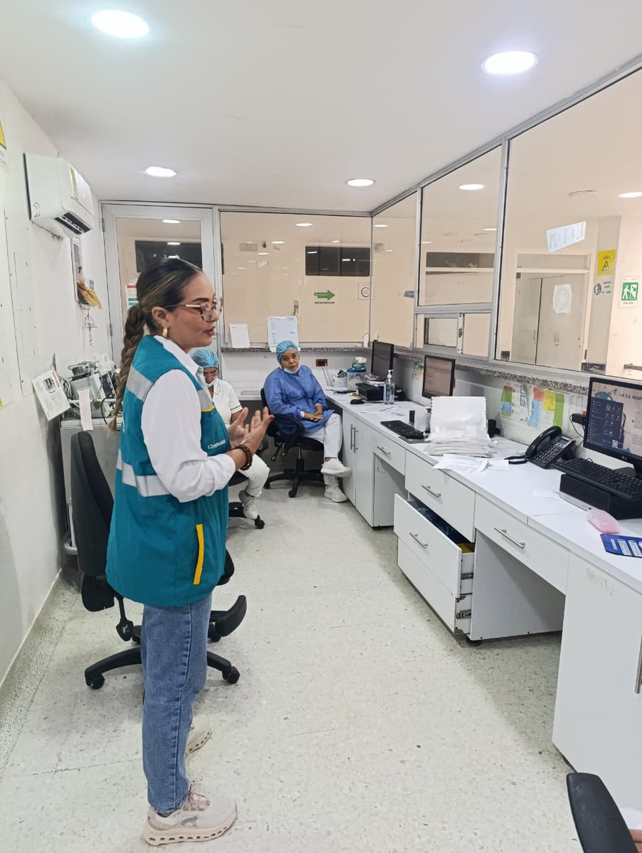 En la E.S.E. Hospital San Jerónimo acompañamos a nuestros funcionarios y contratistas afectados por las inundaciones mediante jornadas de gestión del duelo y primeros auxilios psicológicos,brindando apoyo emocional, orientación y herramientas para afrontar esta situación.