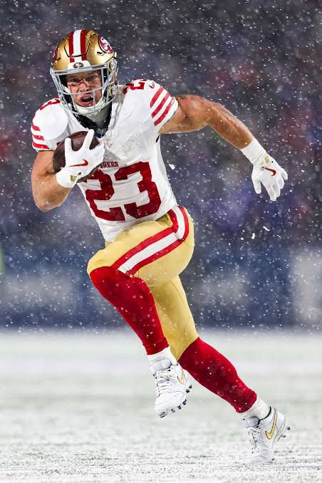 sandropacheco71's tweet image. #SanFrancisco49ers running back #ChristianMcCaffrey beat out a pair of quarterbacks to claim the #ComebackPlayerOfTheYear award. #NFL #MakingHistory #FTTB