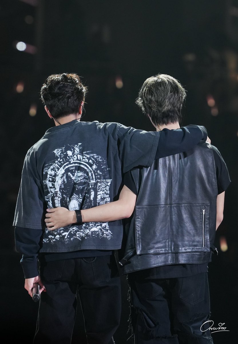 Friendship 😊😊
เห็นลูกมีเพื่อนๆที่น่ารักห้อมล้อมแล้วดีใจจัง 🖤

#RISERCONCERTD1
#PerthTanapon
#Santapp 
#ppnaravit
#phuwintang
#williamjkp
#Gemini_NT