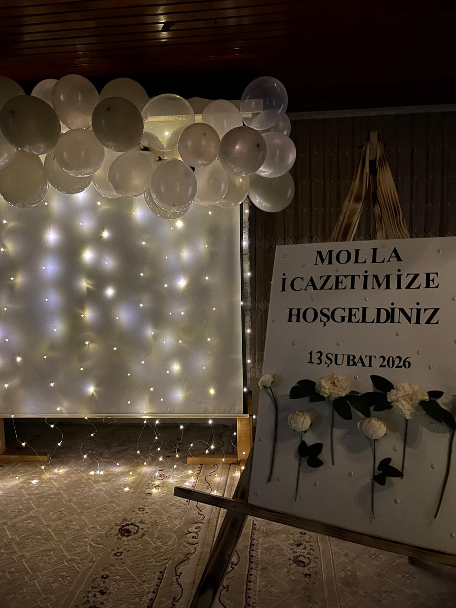 LimYolcusu's tweet photo. "Her uğraşa, her gayrete, her koşuşturmaya râzıyız. Yeterki muhammedî bir nesil yetişsin.."
-Rütbelerin en yücesi,İlim rütbesidir✨️ https://t.co/RXhACeHu8B