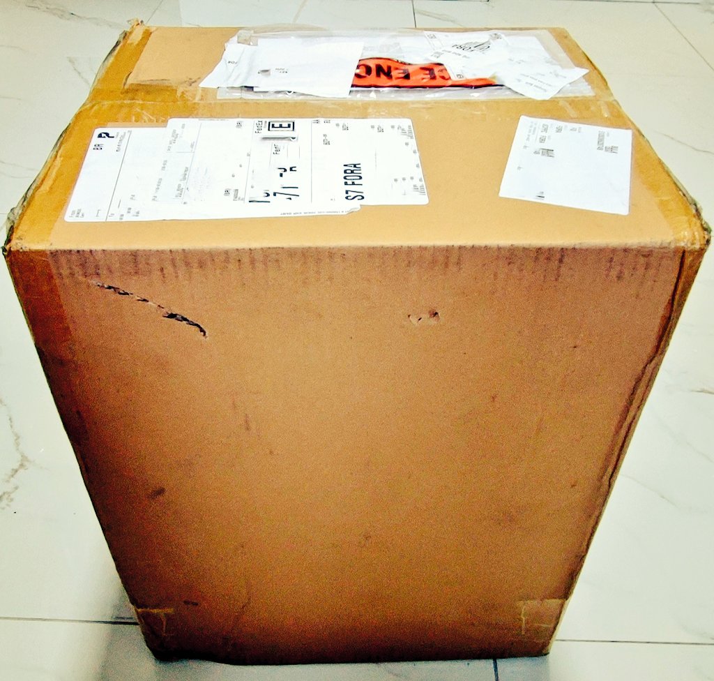 Chegou uma caixinha aqui! 👁️👄👁️