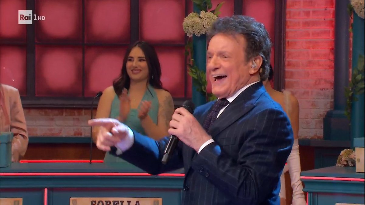 TeleVisionaro's tweet photo. Il grande Massimo Ranieri 
Stefano scatenato 
Voglio altre serate come questa 
#AffariTuoi https://t.co/gti92qOa5r