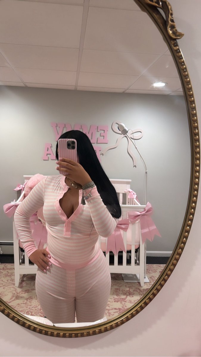 giasm_'s tweet photo. i love a good victoria secret pj set https://t.co/VlvISLYHz5