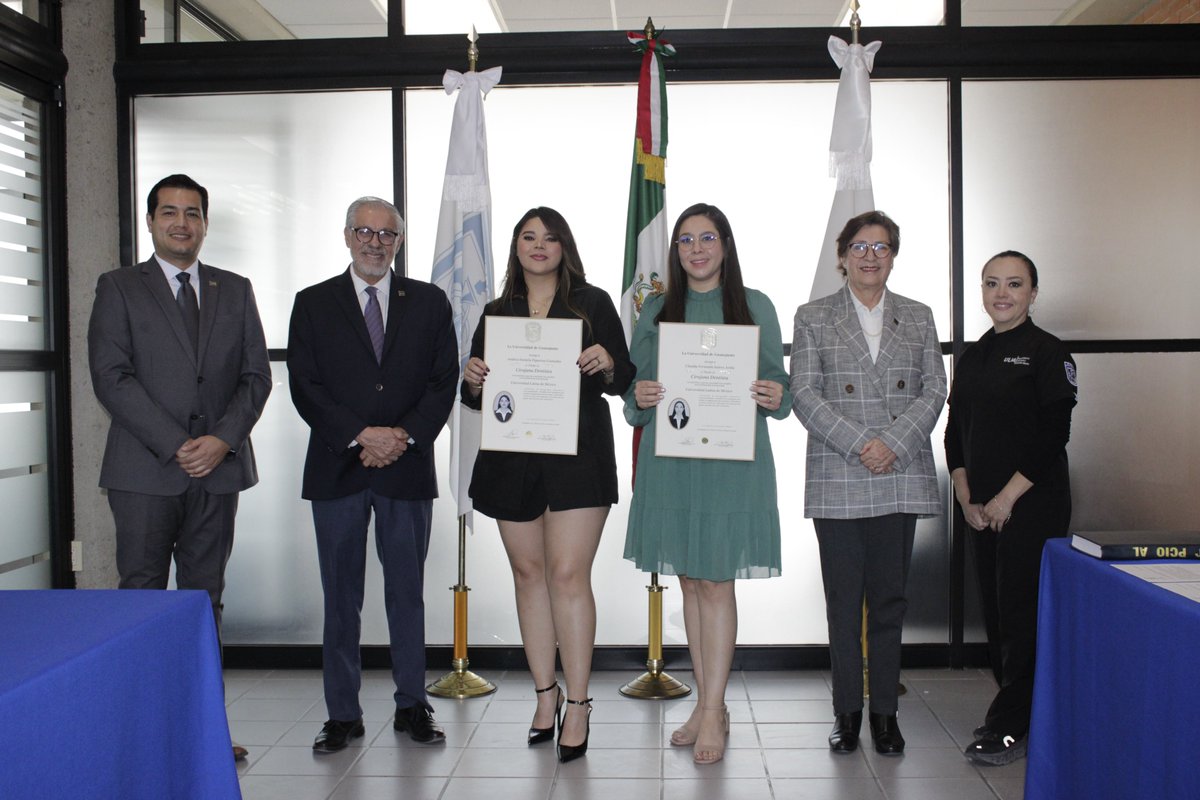 En Ceremonia de Titulación, el Rector de la Universidad Latina de México, Lic. Carlos Lemus Muñoz Ledo, hace entrega de Título de la Licenciatura en Cirujano Dentista a
L.C.D. Andrea Daniela Figueroa Granados
L.C.D. Claudia Fernanda Juárez Aviña

¡Muchas Felicidades y enhorabuena