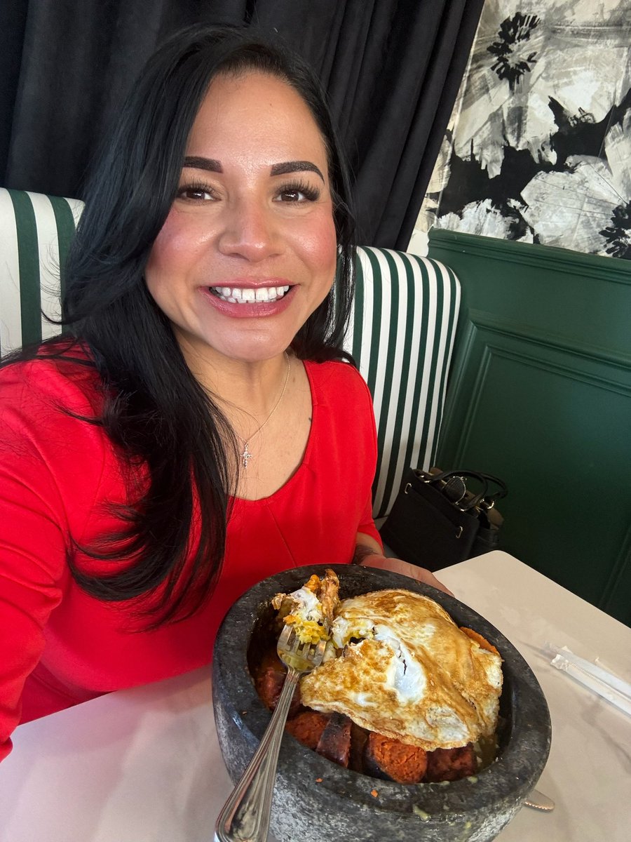 Jnet_margarita's tweet image. To my future husband:
I promise I know how to file paperwork, get my ID, and take care of our important documents when it needs to be done.

Don’t believe the lie that women are incapable.

And yes, I know how to cook too. 💁🏻‍♀️ 🦄